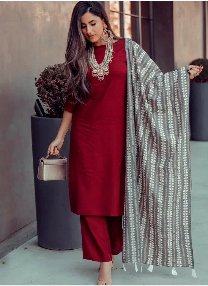 زيري سوق Maroon Salwar Kurta Set With Grey Dupatta