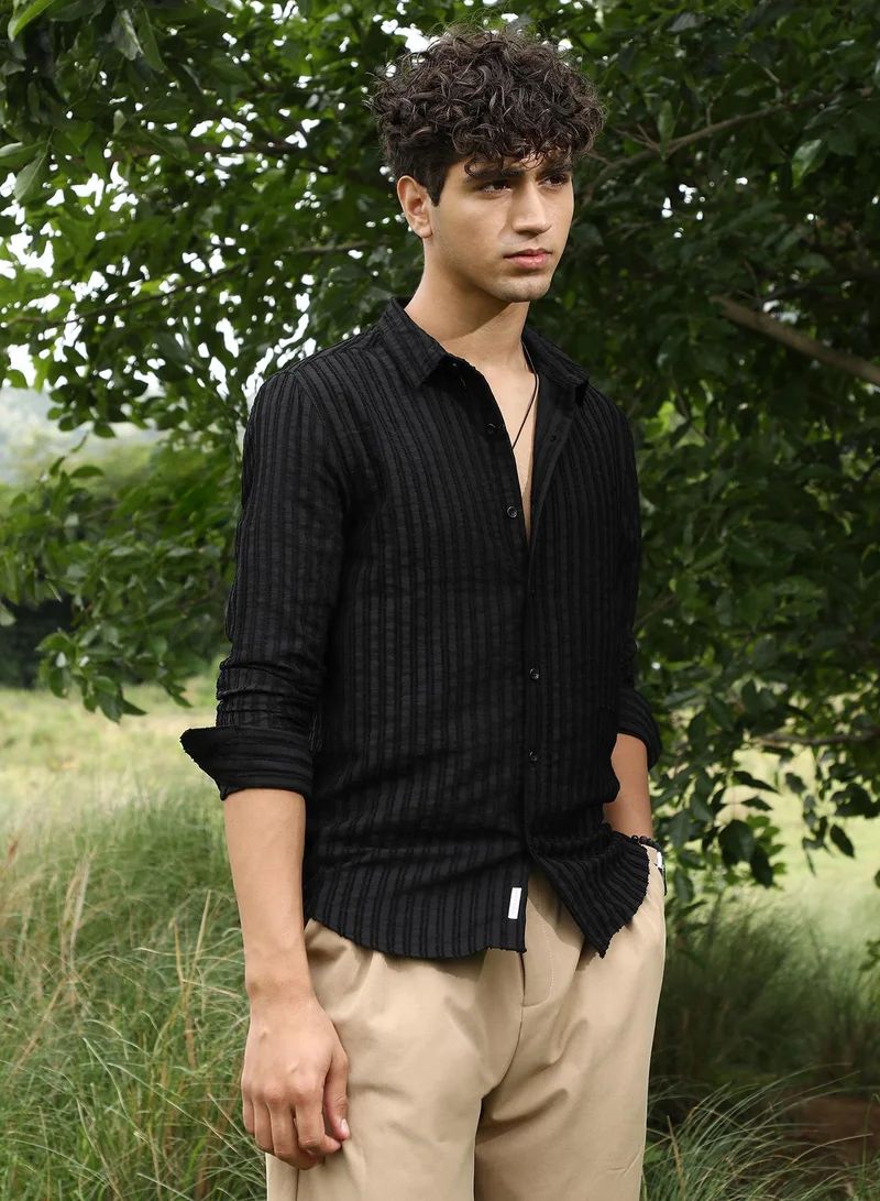 Campus Sutra Campus Sutra Men's Onyx Black Edgy-Stripe Jacquard Shirt | Spread Collar , Long Sleeve Cuffed Sleeves , Button Closure | Stripes Jacquard | Cotton-Blend Shirt For Casual Wear