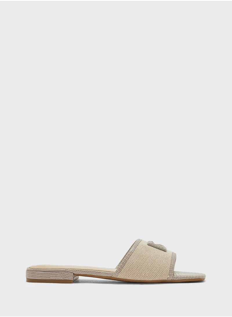 جس Tampa Casual Flat Sandals