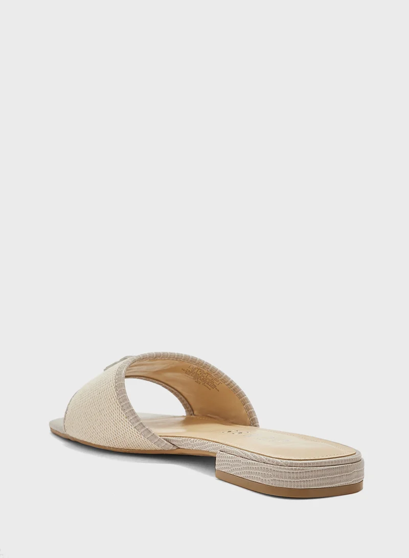 جس Tampa Casual Flat Sandals
