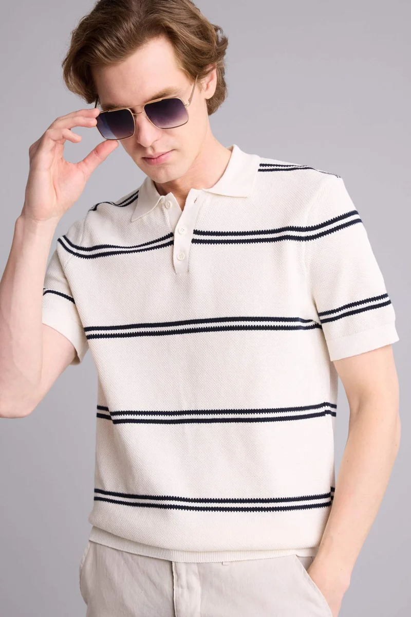 ديفاكتو Standard Fit Polo Collar Short Sleeve Polo T-Shirt