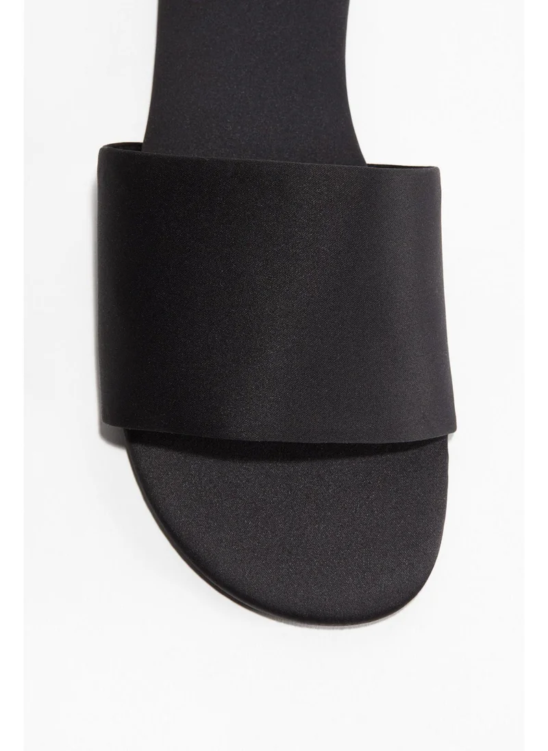 اتش اند ام Sandals
