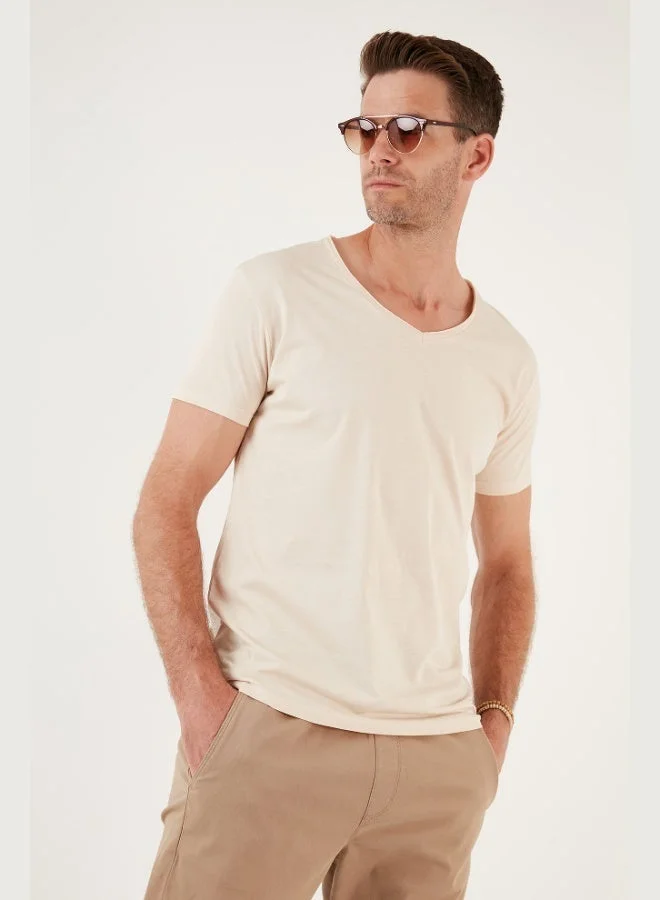 بوراتي تي شيرت رجالي قطن بياقة على شكل حرف  بقصة ضيقة من بوراتي