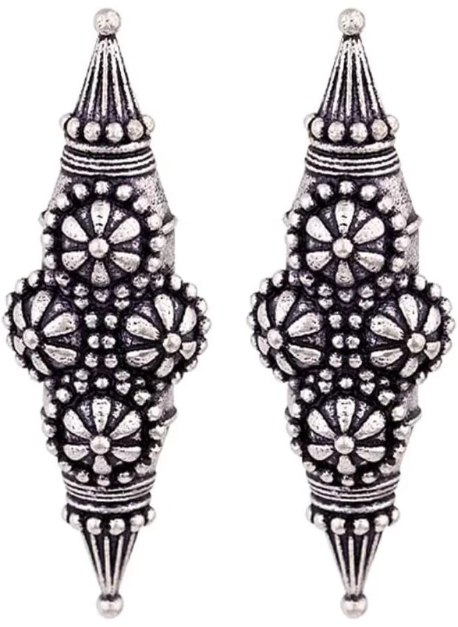 فويلا Nayantara Flower Motifs Embossed Stud Earrings