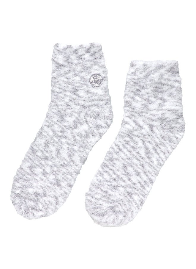 Earth Therapeutics - Earth Therapeutics, Aloe Moisture, Aloe Socks, Grey and White, 2 Pairs - Image 1