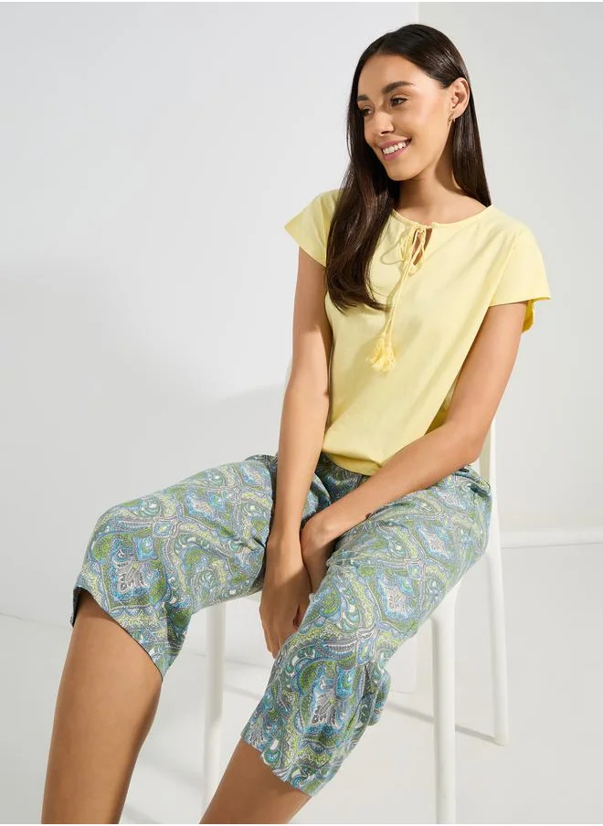 ستايلي Tassel Tie T-Shirt & Damask Capri Set