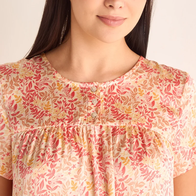 Splash FAV Leaf Print Sleepshirt with Short Sleeves and Round Neck