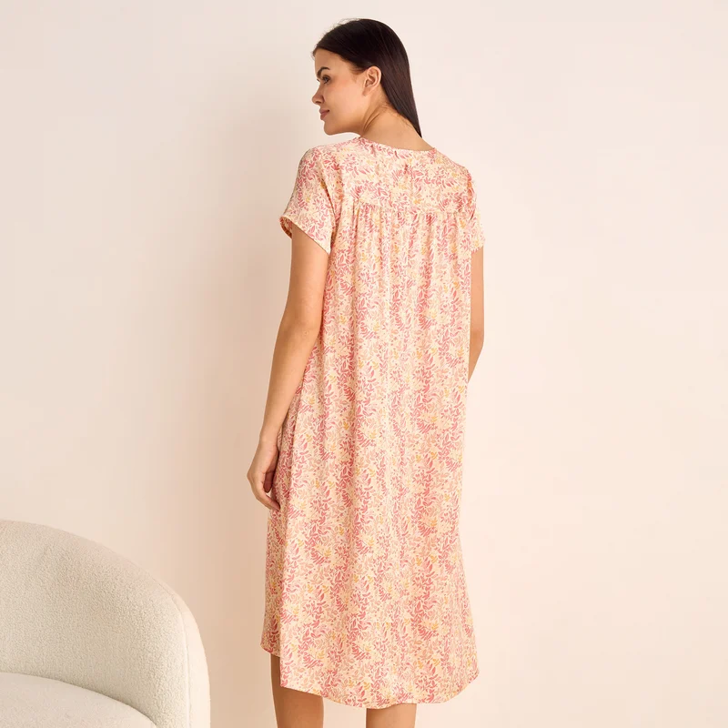Splash FAV Leaf Print Sleepshirt with Short Sleeves and Round Neck