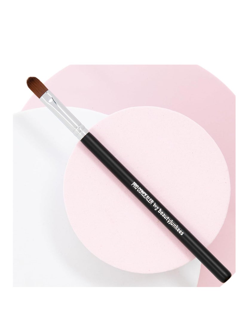 Beauty Junkees Beauty Junkees Flat Concealer Brush Under Eye - Small Concealer Brush for Foundation, Eyebrows, Nose Contour Brush, Color Corrector Brush, Works with Cream, Powder Cosmetics, Synthetic  - Image 1