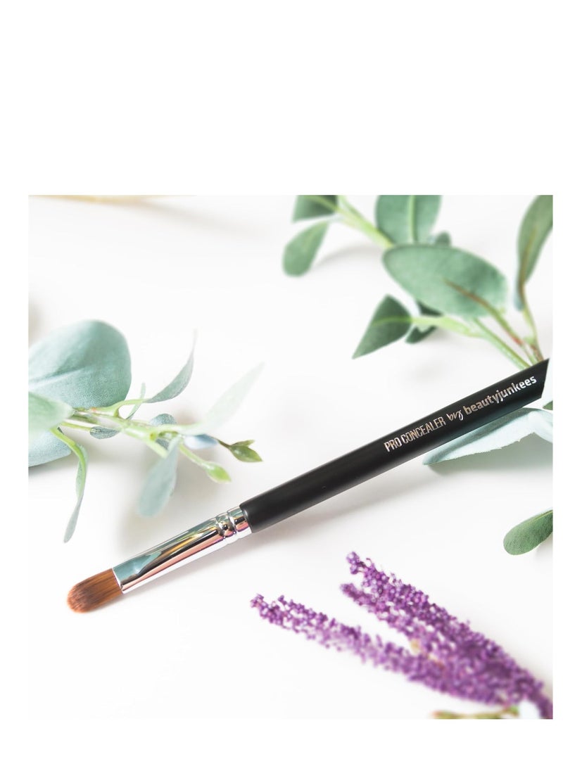 Beauty Junkees Beauty Junkees Flat Concealer Brush Under Eye - Small Concealer Brush for Foundation, Eyebrows, Nose Contour Brush, Color Corrector Brush, Works with Cream, Powder Cosmetics, Synthetic  - Image 2