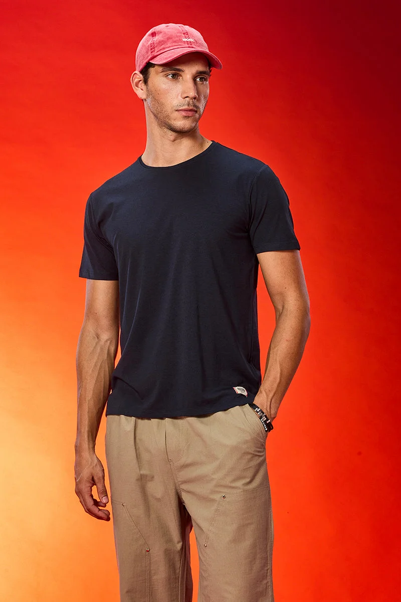 سنيتش تي شيرت أساسي بفتحة جانبية مطاطي