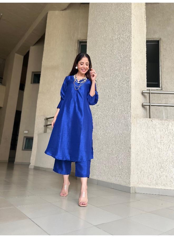 trueBrowns Blue Textured Silk Puff Sleeve Kurta Pant Set - Image 2