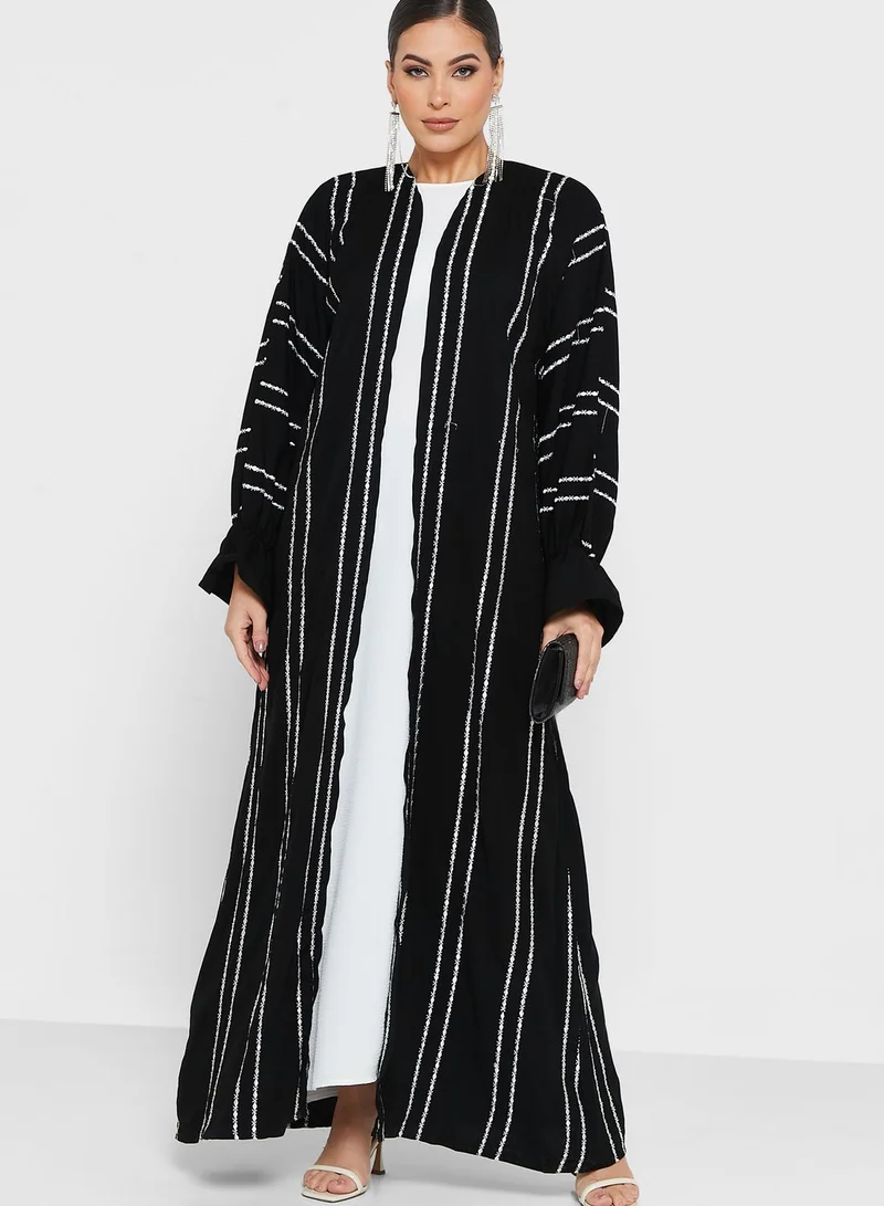 hayas closet V-Neck Embroidered Abaya