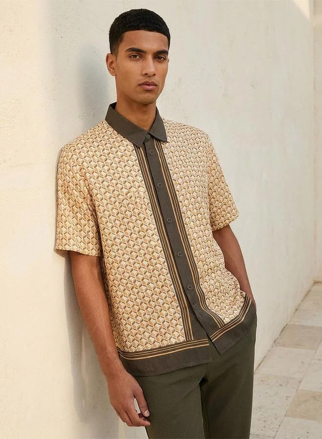 Iconic Iconic Regular Fit Collared Printed Short Sleeves Shirt