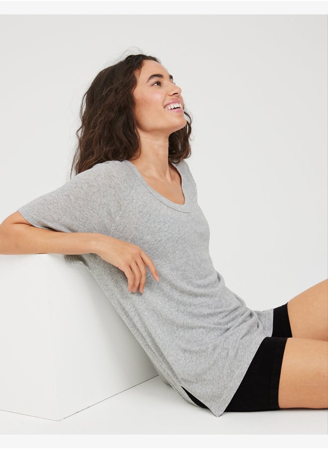 Aerie - تي شيرت قطني برقبة على شكل حرف V من OFFLINE By Aerie - Image 1
