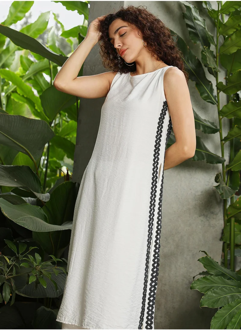 قصة Women's Daisy White Contrast Swirl Kurta Set