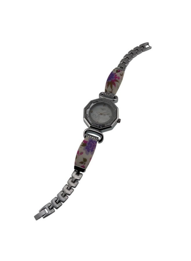 Chic Women’s Bracelet Watch – Elegant Design with a Unique Touch - Image 1