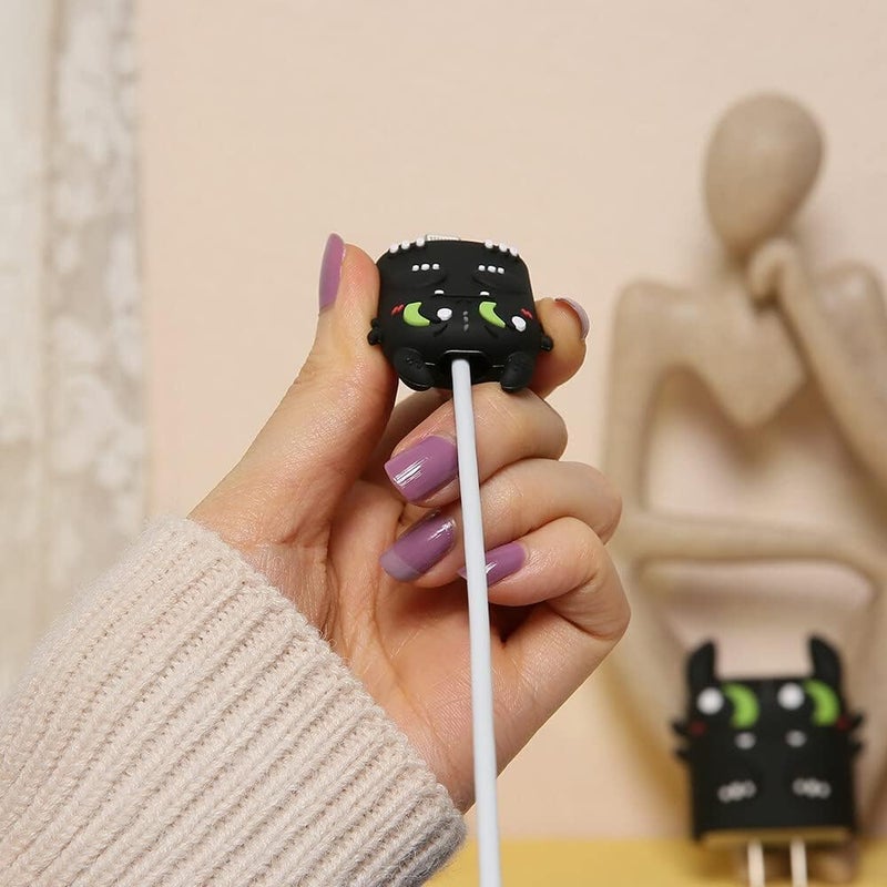 INEFABLE غطاء واقي لشاحن مع نمط ثلاثي الأبعاد لطيف لشاحن آيفون فقط 18 واط و 20 واط، واقي كابل بيانات لحفظ الكابل - مجموعة من 1 (تنين أسود) - Image 5