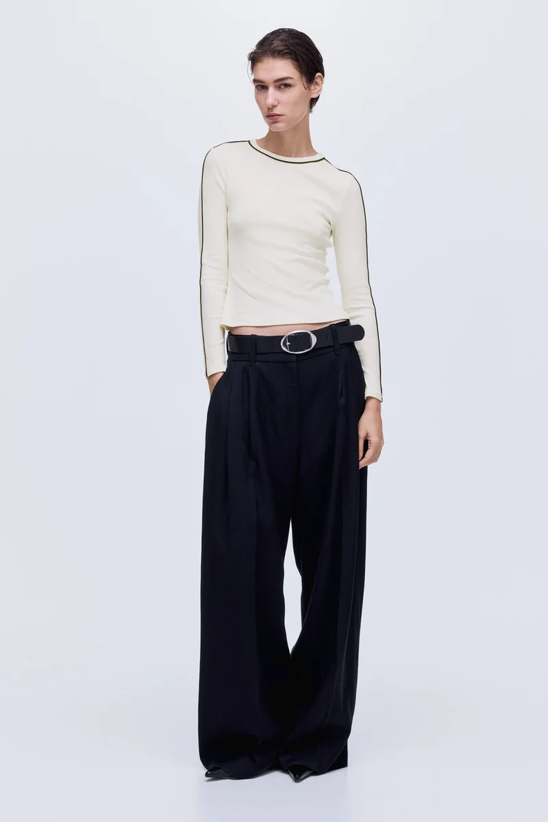 اتش اند ام بلوزة من الجيرسيه المرن