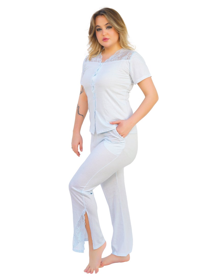 Dadoush Women's pajama set with buttons - Women's pajama set with short sleeves and lace on the collar and leg. 