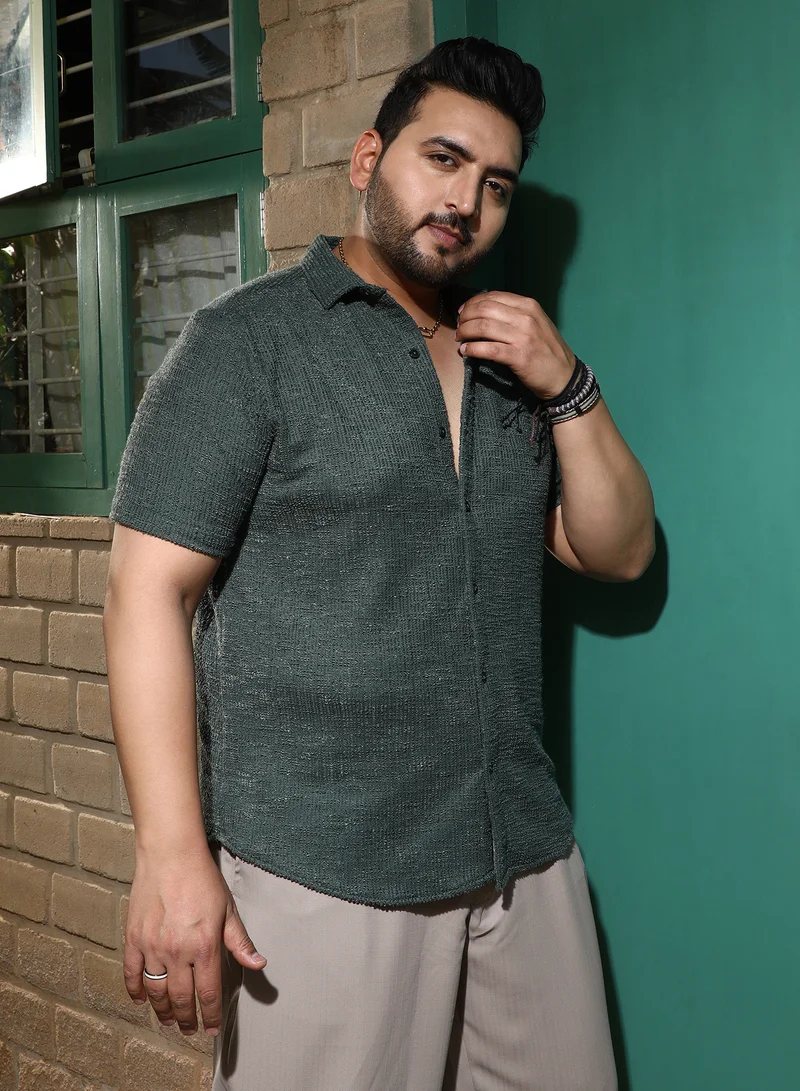 Instafab Plus Men's Emerald Green Tactile-Resort Shirt For Casual Wear | Spread Collar | Short Regular Sleeves | Button Closure | Plus Size Shirt Crafted With Comfort Fit For Everyday Wear