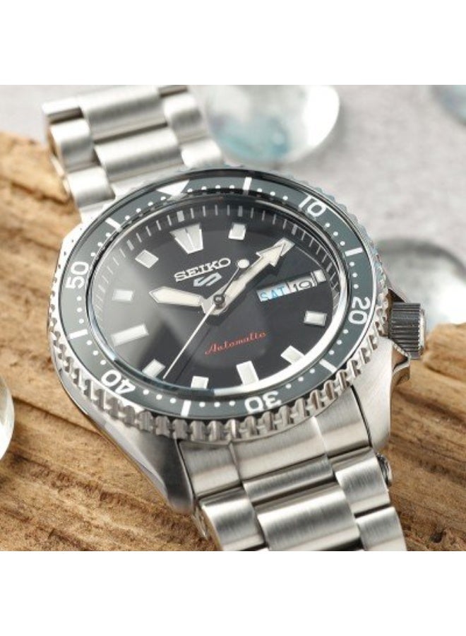 Seiko 5 Sports SKX Series in Kuro Black SRPL85K1 - Image 2