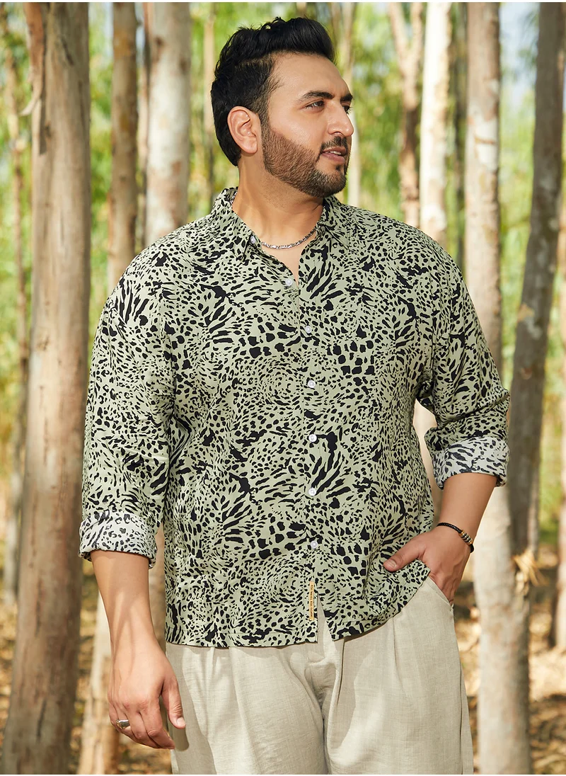 انستافاب بلس Instafab Plus Men's Onyx Black & Cream White Leopard Imprint Shirt For Casual Wear | Spread Collar | Long Cuffed Sleeves | Button Closure | Plus Size Shirt Crafted With Comfort Fit For Everyday Wear