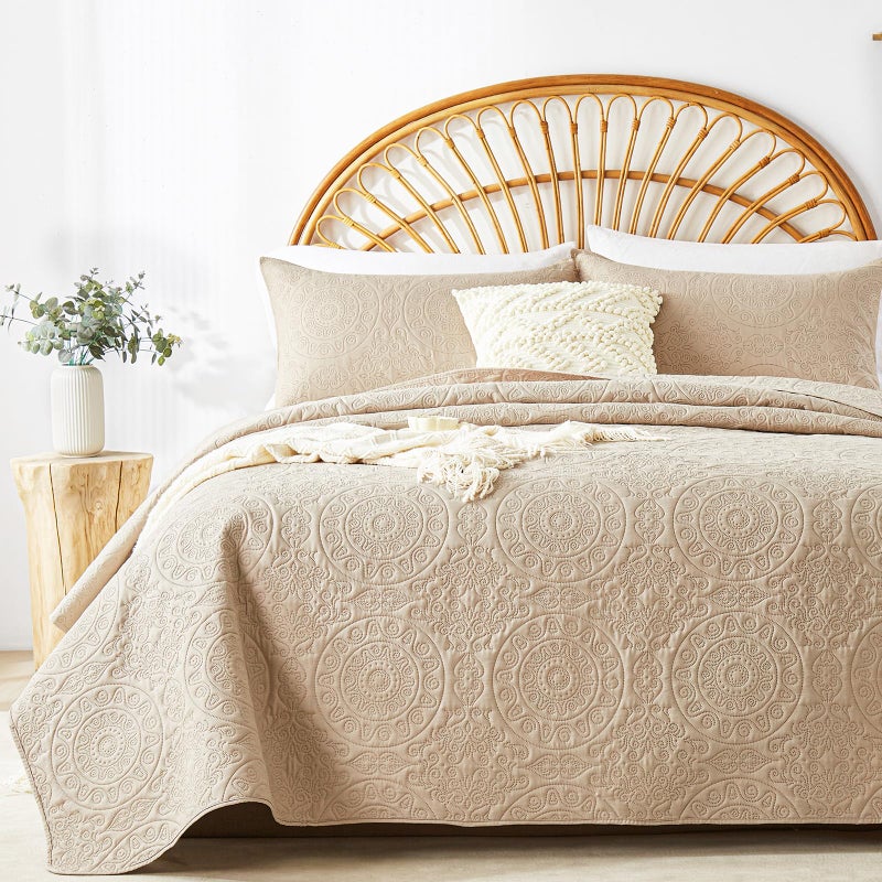 WURUIBO Beige Quilt Set Queen Size  Embossing Microfiber Full Bedspreads with Pillow Sham  Ligthweight Breathable Thin Coverlet  Reversible Bedding Set for All Season (1 Quilt  2 Pillow Shams) - Image 1