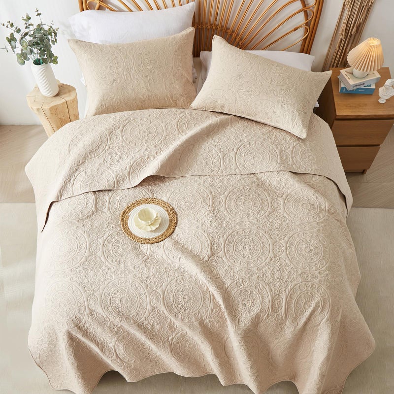 WURUIBO Beige Quilt Set Queen Size  Embossing Microfiber Full Bedspreads with Pillow Sham  Ligthweight Breathable Thin Coverlet  Reversible Bedding Set for All Season (1 Quilt  2 Pillow Shams) - Image 3