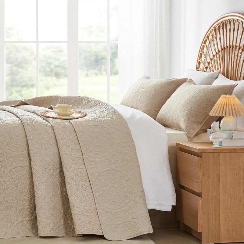 WURUIBO Beige Quilt Set Queen Size  Embossing Microfiber Full Bedspreads with Pillow Sham  Ligthweight Breathable Thin Coverlet  Reversible Bedding Set for All Season (1 Quilt  2 Pillow Shams) - Image 4
