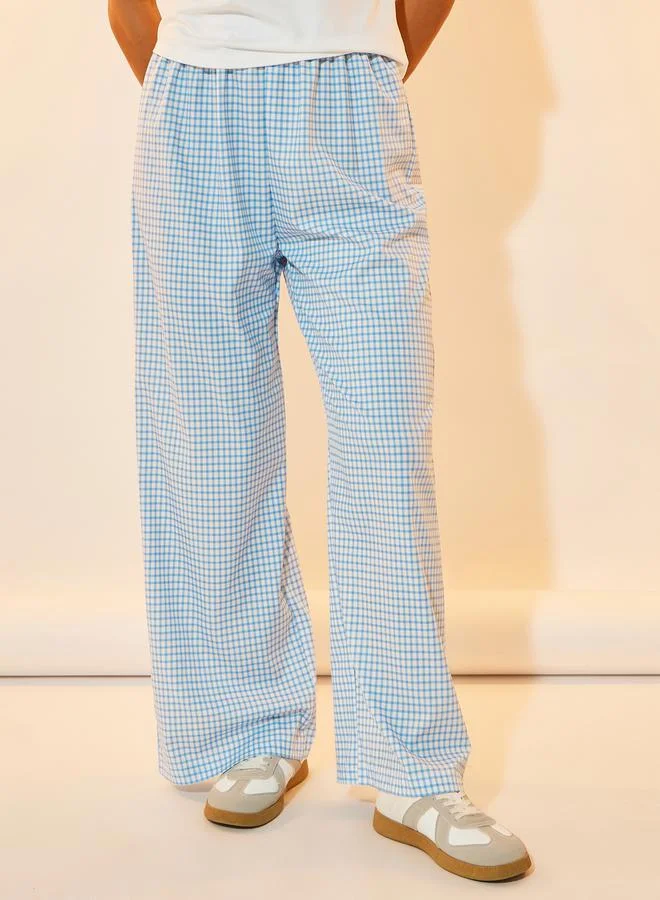 تايك تو Graphic Print Round Neck T-Shirt & Gingham Check Pants Co-Ords