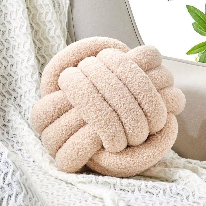 KNOT PILLOW BALL SOFT HOME DECORATIVE PILLOWS ROUND THROW PILLOW HANDMADE KNOTTED PLUSH PILLOW ROUND BOUCLE PILLOW CUSHION 11 INCHES BEIGE