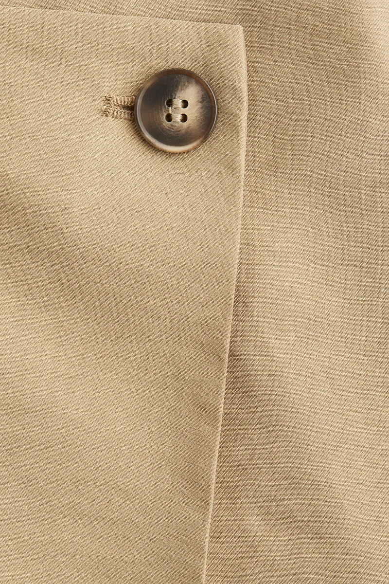 اتش اند ام تنورة بتصميم ملفوف