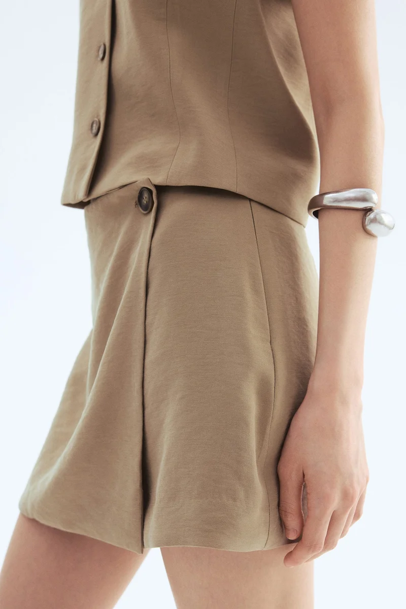 اتش اند ام تنورة بتصميم ملفوف