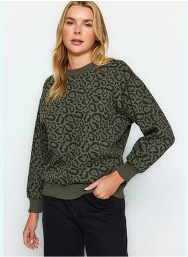 trendyol Khaki Printed Regular Fit Knitted Sweatshirt with Fleece Inside TWOAW24SW00365.