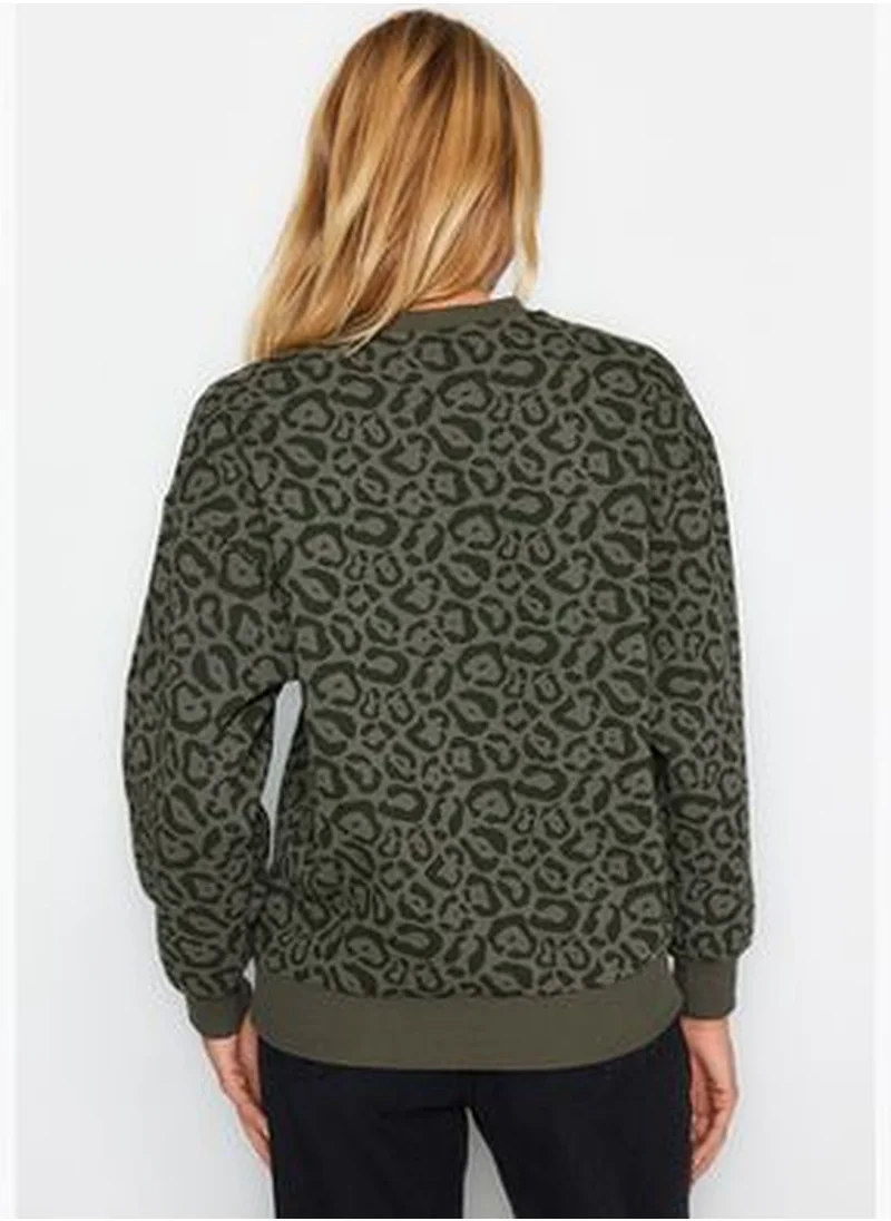 trendyol Khaki Printed Regular Fit Knitted Sweatshirt with Fleece Inside TWOAW24SW00365.