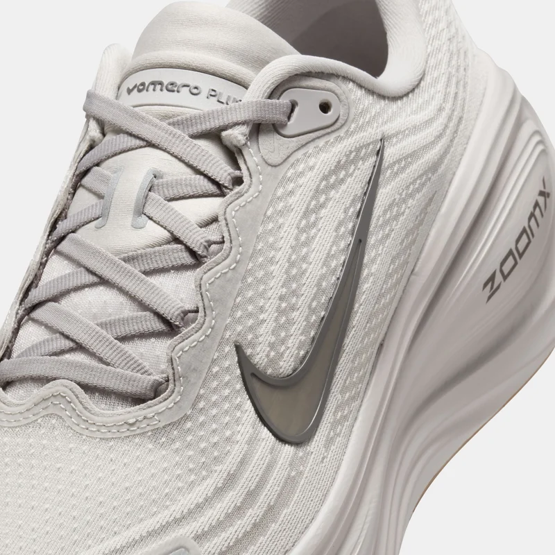 نايكي Men's Vomero Plus Road Running Shoes