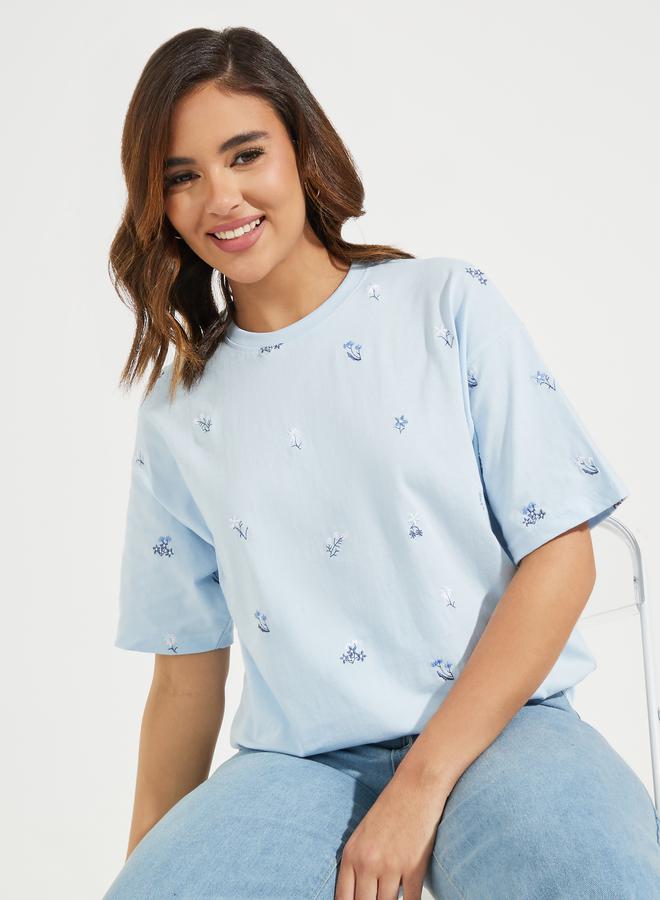 Styli Oversized All Over Floral Embroidered Front T-Shirt - Image 3