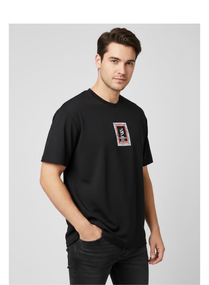 بريميم تي شيرت أسود مع رقعة حمراء وبيضاء – ملابس كاجوال عصرية - Image 1