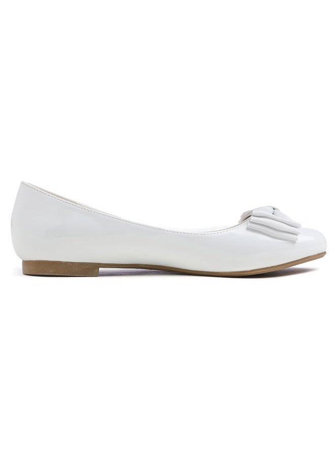 FEVERSOLE - Women's Round Toe Cute Bow Trim Ballet Flats White Patent Size 7.5 M US - Image 1