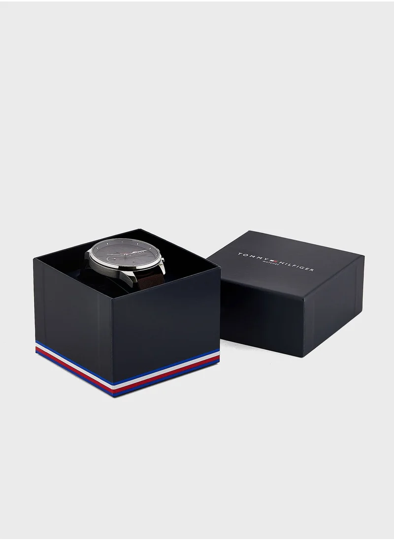 TOMMY HILFIGER Leather Strap Chronograph Watch