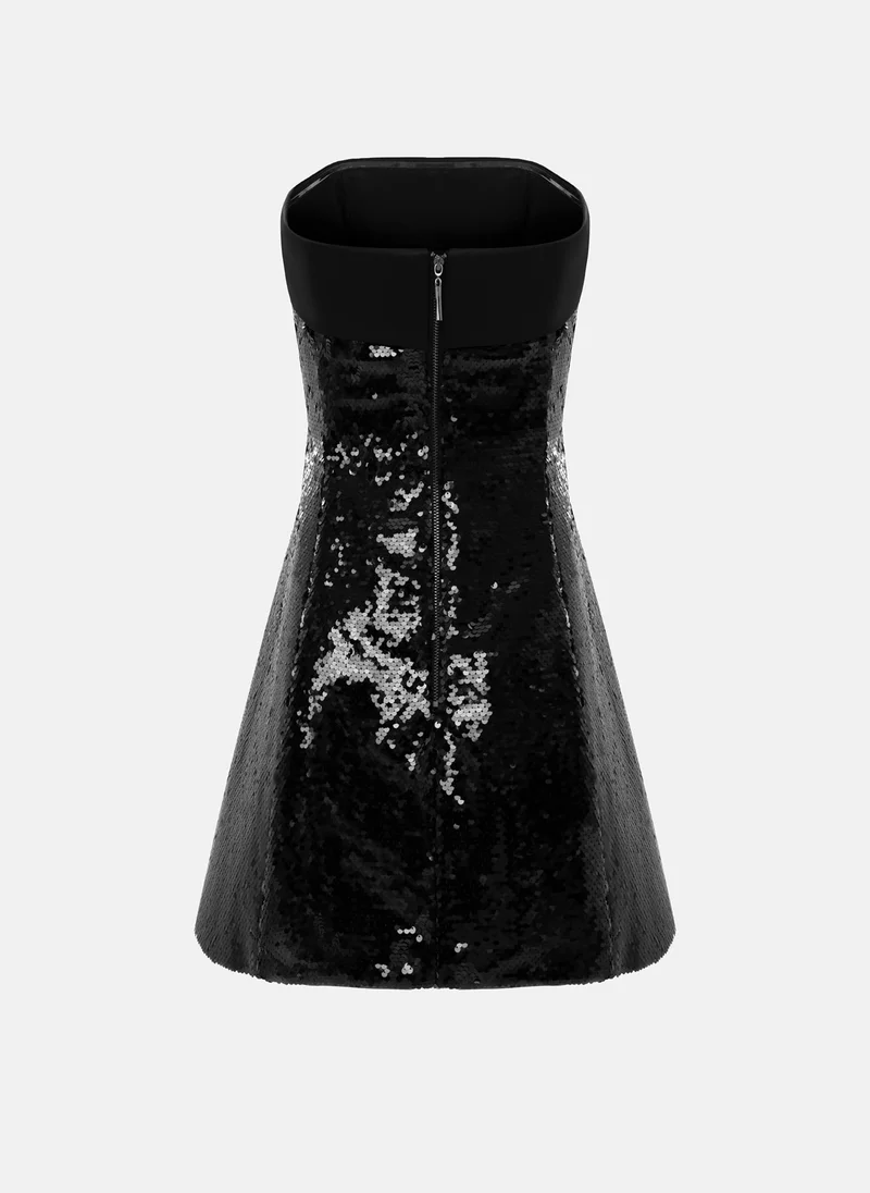 ليتشي فستان قصير من الترتر مع أكتاف مفتوحة