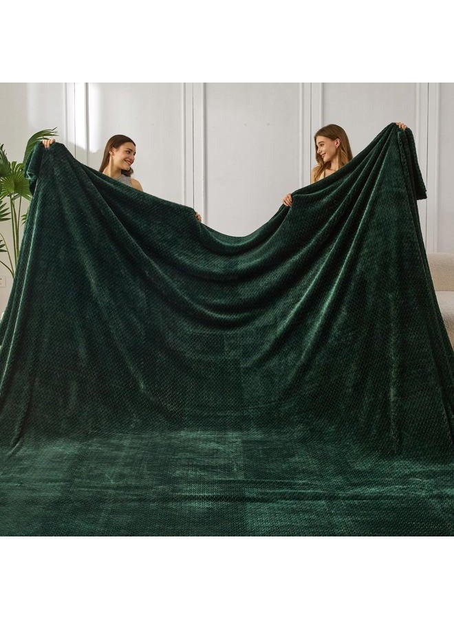 cOOva Cozy Soft Seamless Big Blanket Oversized 120x120 Inches,350GSM Luxury Jacquard Extra Large Family Blanket,Lightweight Plush Warm for Bedding and Traveling Camping Gift,Forest Green - Image 4
