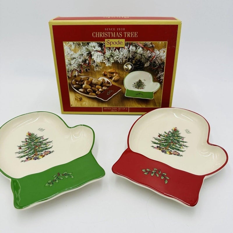 Spode Christmas Tree Mitten Dishes Set of 2  Red  Green Serving Platters for Cookies Desserts Appetizers 7 Fine Earthenware Plates Dishwasher Safe Holiday Tableware for Seasonal Gatherings - Image 2
