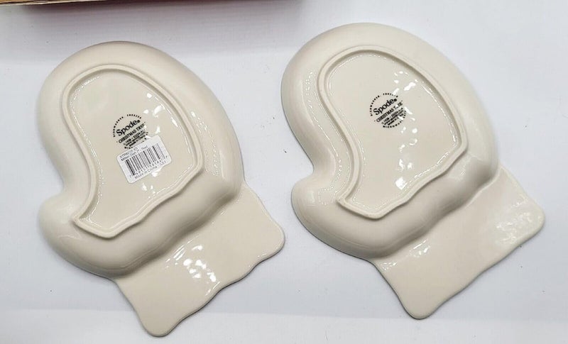 Spode Christmas Tree Mitten Dishes Set of 2  Red  Green Serving Platters for Cookies Desserts Appetizers 7 Fine Earthenware Plates Dishwasher Safe Holiday Tableware for Seasonal Gatherings - Image 4