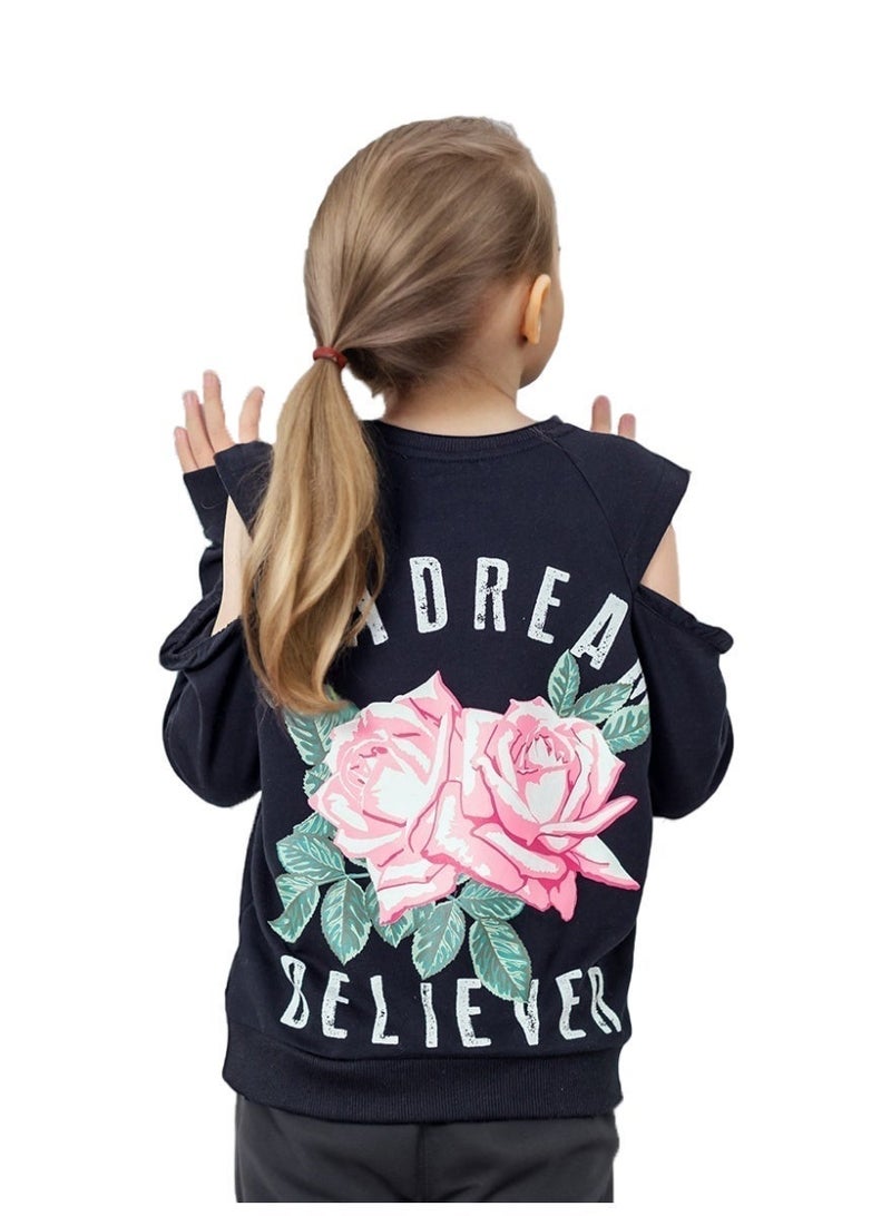 ويني بي سترة فتيات بتصميم الكولد شولدر، باللون الأسود، بأكمام طويلة، مع تفاصيل رuffles، وتصميم روز "دييدريم بيليفر" 8-16 سنة - Image 4