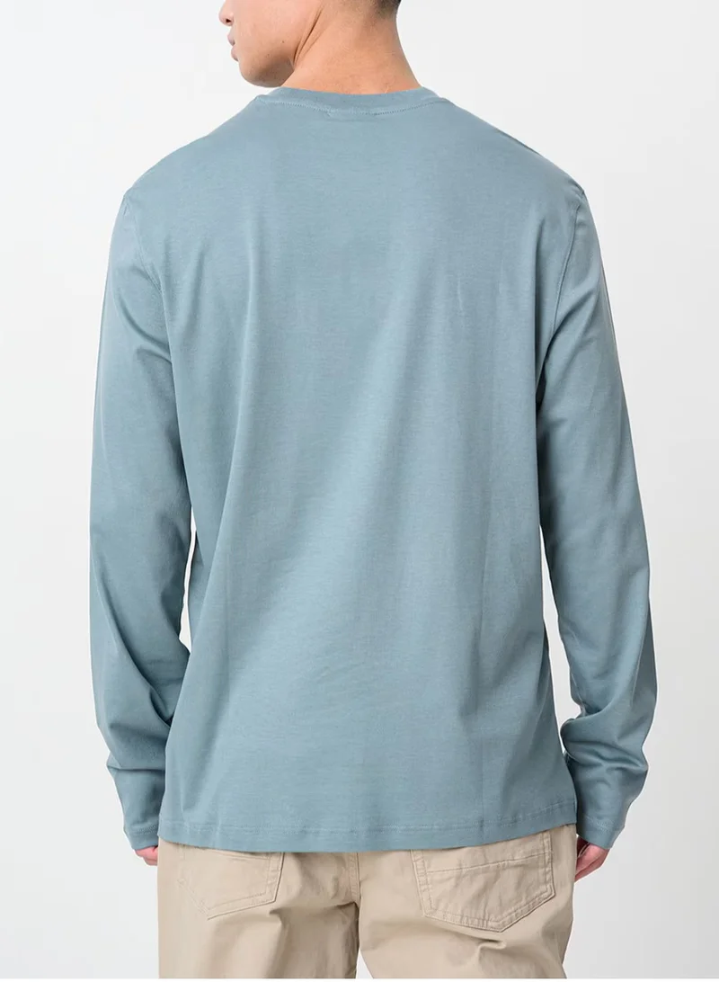 كالفن كلاين تيشيرت بأكمام طويلة وياقة دائرية من نسيج الإنترلوك