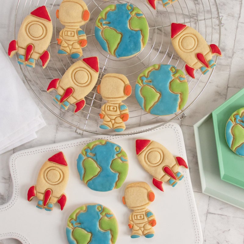 Bakerlogy Set of 3 Space theme cookie cutters (Designs: Astronaut, Rocket and Earth), 3 pieces - Bakerlogy - Image 3