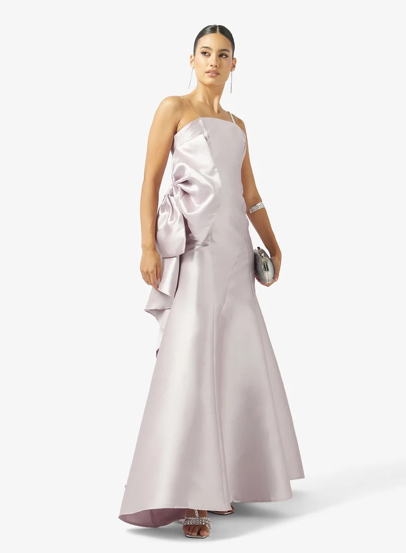 نمشي x فستان سهرة بفيونكة جانبية بارزة