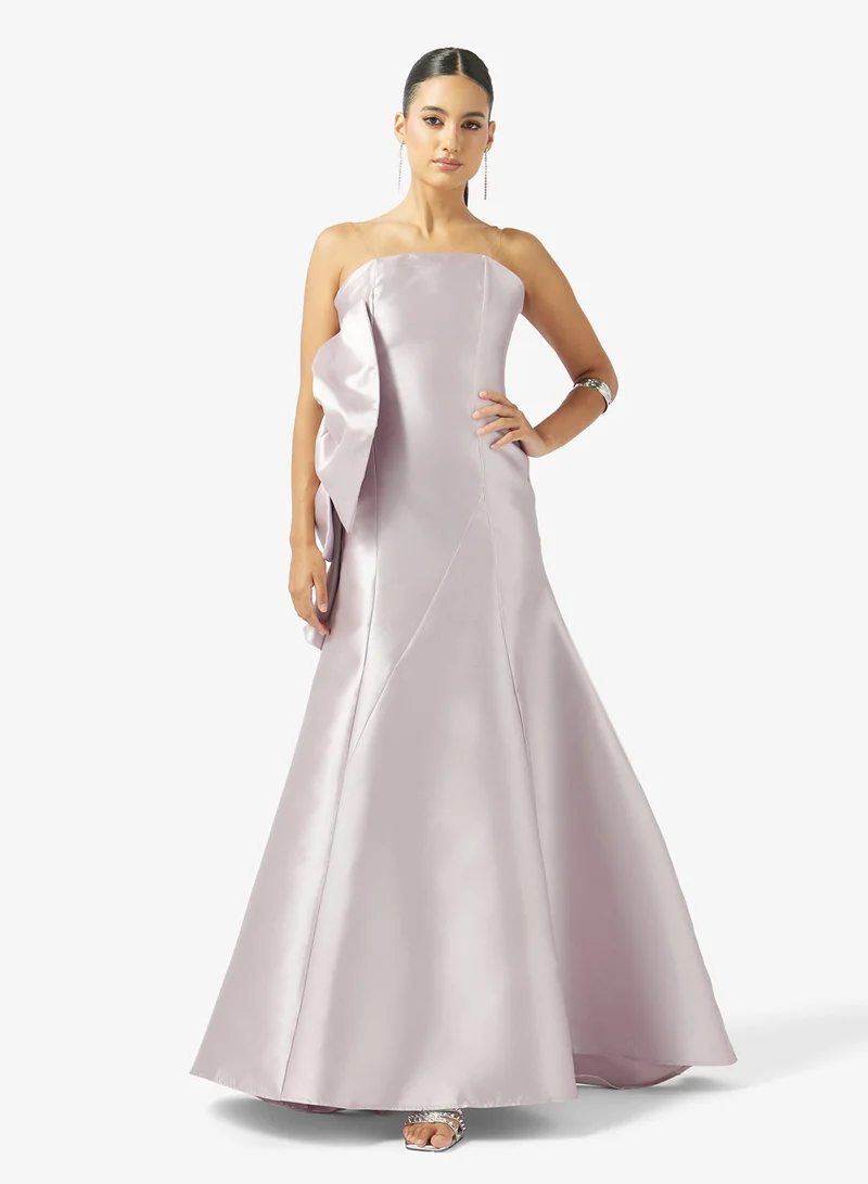 نمشي x فستان سهرة بفيونكة جانبية بارزة